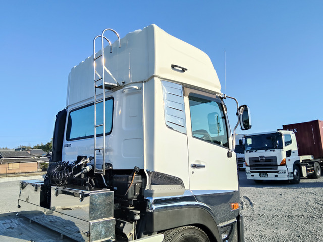 UDトラックス クオン トレーラーヘッド 450馬力 第五輪荷重11500kg の