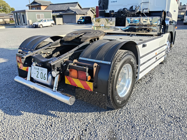 UDトラックス クオン トレーラーヘッド 450馬力 第五輪荷重11500kg の