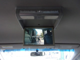 純正オプション後席用フリップダウンモニター。