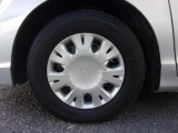純正14インチホイール。ノーマルタイヤ付き。