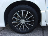 社外16インチアルミホイール。ノーマルタイヤ付き。