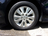 純正16インチアルミホイール。ノーマルタイヤ付き。