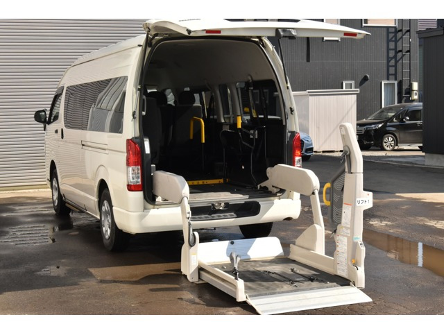 ハイエースコミューター 2.7 GL 4WD 車いす移動車 9人乗り リア電動リフト