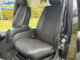 走行距離が結構浅めだからシートもこんなにきれいです!ダークプライムのハーフレザーだからなんだか外車みたいでかっこいいですね。