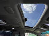 ●【サンルーフ】車の室内への採光や換気で新鮮な空気を取り込めるため特別な解放感のある運転を味わえます☆