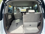 シートが独立で倒れてくれるので大型の荷物も積み込み可能!