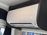 オプションの家庭用のエアコンです。オールシーズン車内で快適にお過ごしいただけます。