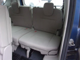 ゆったりとしたサードシート。
