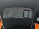 女性には人気のシートヒーターが運転席&助手席に装備されてます。HIとLOWの2段階での温度調整ができます。