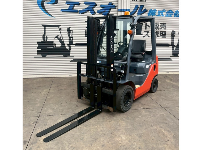 トヨタL&F エンジンフォークリフト 3.0M1.5tサイドシフト