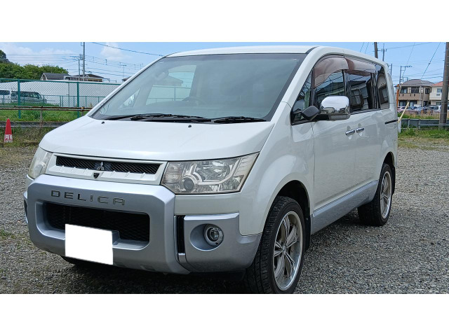 デリカD:5 2.4 シャモニー 4WD 7人乗り、社外ナビ後席モニター