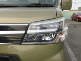 LEDヘッドライト装備で周囲も明るく照らし夜間の運転も安心です。