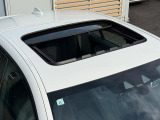 人気装備のサンルーフ搭載しております!