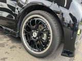 弊社ではタイヤやホイールなど新品から中古まで多数お取扱いをしております。仕様変更やタイヤ交換などご希望がございましたら一度ご相談下さい。