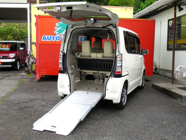 N-BOX+ G ターボパッケージ 4WD 福祉車両/車イス電動固定装置/スロープ