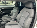 お車の下取りや買取もお任せください。どのようなお車でも査定させていただきます。国産車・輸入車・旧車・不動車・トラック・バイクなど幅広くご対応可能です。