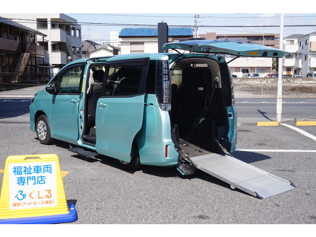 トヨタ ヴォクシー 