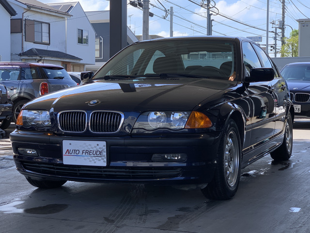 BMW 3シリーズセダン 320i 直6 2200cc 左ハンドル の中古車詳細 