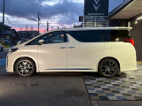 【ガラスコーティング】 当社では【ボディーガラスコーティング】も施工可能です!お車の艶が出て汚れにくく、お手入れも楽ちんです!お気軽にスタッフまでお尋ね下さい!