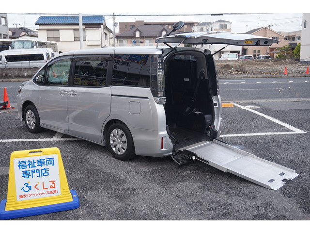 トヨタ ヴォクシー 