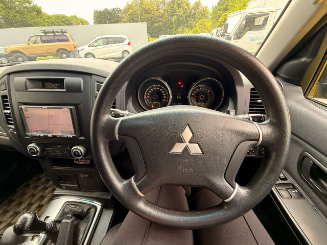 三菱 パジェロ 3.0 ショート VR-I 4WD 5速MT/4WD/車検2年付 の中古車 