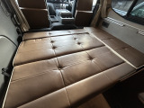 ダイネットも簡単にベッド展開が可能です!寸法は165cm&times;117cmとなっております!