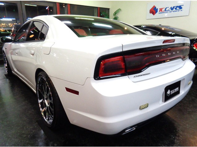 ダッジ チャージャー 後期型3.6V6モデル車高調22アルミ の中古車詳細