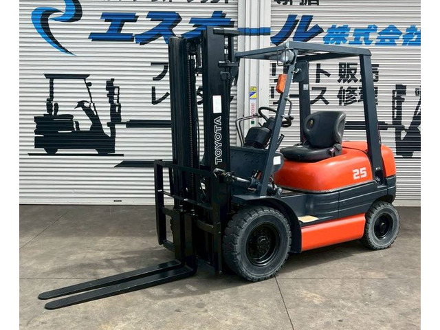 トヨタL&F エンジンフォークリフト 3.3M2.5t