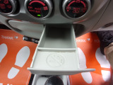 灰皿小物入れ仕様の禁煙車です。