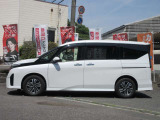 メーカーオプションのプリズムホワイト!透明感のある上品なカラーです!!