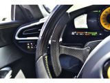 【気持ち良くご納車致します】仕上げ専門スタッフによる、専用ポリッシャーによるボディの磨き仕上げ、ホイール、タイヤハウス内側の清掃、内装の抗菌クリーニング、各部スイッチ、ハンドル、細部の清掃を行います。