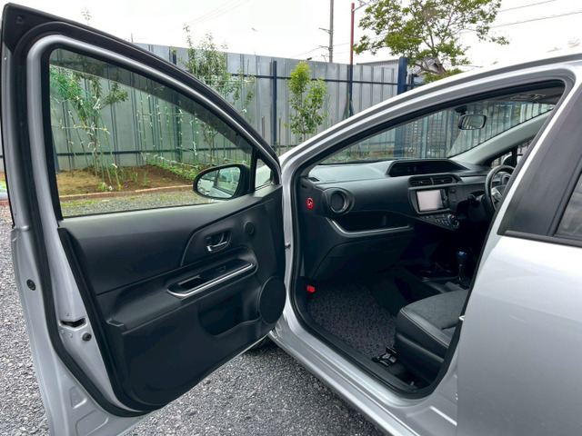 トヨタ アクア GグレードバックカメラETC車検2年付 の中古車詳細