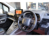 ☆運転席廻りも操作しやすくすっきりまとまっています!