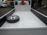 最大積載量:3500kg 荷台寸法:L374&times;W205&times;H38 床材:鉄