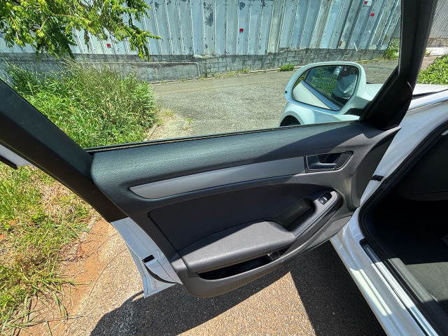 アウディ A4アバント 1.8 TFSI ナビ/バックカメラ/2年車検付き の中古