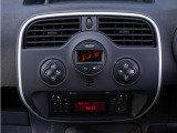 シンプルで使いやすい内装♪毎日の運転も快適(^^)/