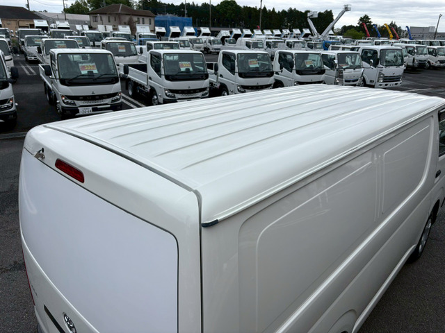 トヨタ ハイエースバン 1t積・冷凍冷蔵車・全低床・AT車 の中古車詳細