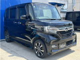 ヘッドライトは純正でLEDを搭載しております。夜間もしっかりと照らしてくれて運転しやすいです。フォグランプもLEDなので更に視認性が向上しております。