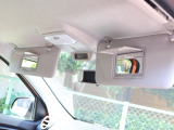 防眩式ルームミラーや運転席&助手席バニティーミラー、マップランプ、ラゲッジルームランプ、オートエアコン、運転席&助手席シートヒーター、トノカバーなど快適装備も充実しております!!