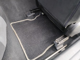 【自社整備工場完備】 自社整備工場を完備しており、納車前は徹底整備後お渡しとなります。自社工場だからこそ時間をかけれる。自社工場だからこそきめ細かい整備を。自社工場だからこそ出来る事があります。