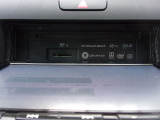 CD,DVD,SDカードスロットル。