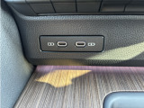 前席にUSB typeCのポートを2つ装備しています。