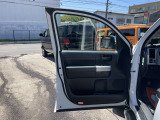 程度が悪い車が安いのは当たり前です。当店はコストを安く!薄利多売価格設定でお客様が良質安価な車両に出会える事にこだわっております。少し年式が古くても程度の良い車両は沢山あります!