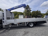 荷台左側:アルミブロックは3開閉タイプです😊積載6500㎏💪✨ 他府県納車実績多数ございます😊小さな店舗ですので、配送費用や方法もご相談の上決定しております。まずは御気軽にご連絡いただけますと幸いです😊