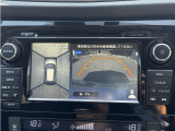 ●【アラウンドビューモニター】上空から車両を見下ろしたような映像に加工されてディスプレイに表示され、目視で把握できない場所も確認できて、駐車時に便利です☆