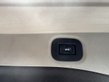 ●【電動リアゲート】ワンタッチでリアゲートを自動で開閉できます♪荷物の積も降ろしが非常にスムーズにできます♪