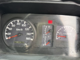 メーター:走行距離167,869km!エンジン音良好です!まだまだ走ります、働きます!積載3950㎏のセーフティーローダーダンプ!現車確認いただけますので、お気軽にお申し付けくださいませ♪