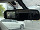 【全方位カメラ内蔵ルームミラー】リバースギアにシフトチェンジした際は全方位カメラとして車両周辺の確認がとれるとても便利な機能が備わっています!