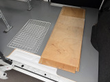 【荷室には棚板もございますので、工具や資材の整理もしやすく、実用性の高い仕様となっております!!】