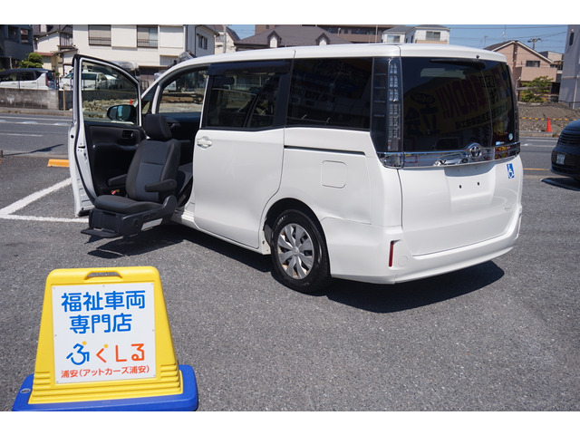 トヨタ ヴォクシー 